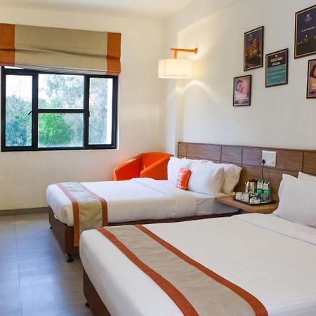 Max Hotels Jabalpur Bagian luar foto