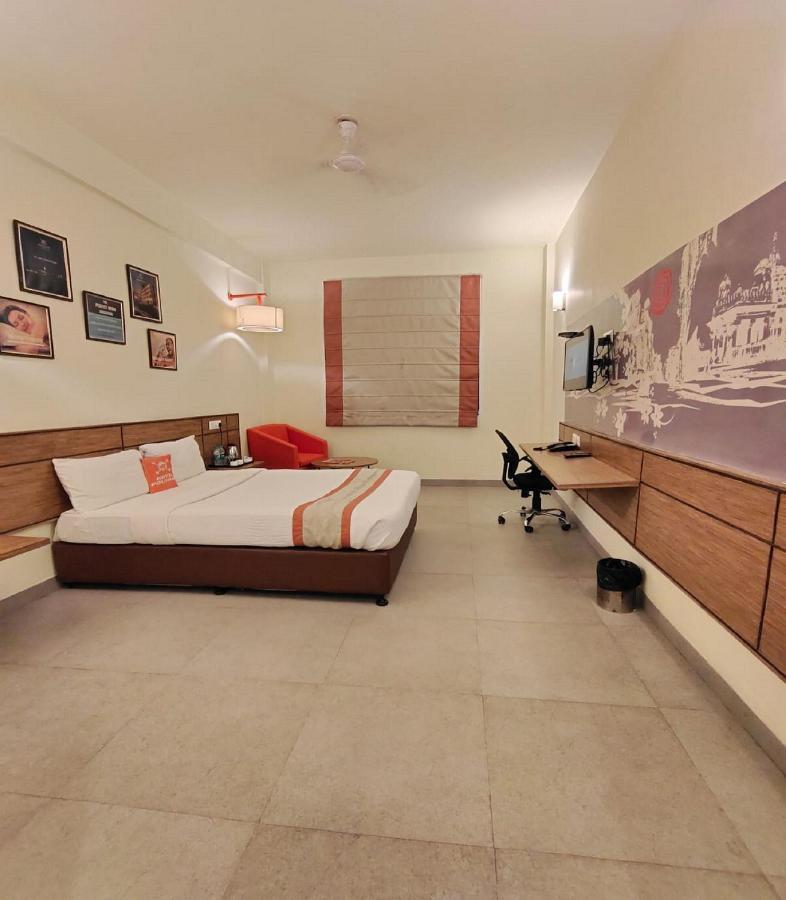 Max Hotels Jabalpur Bagian luar foto