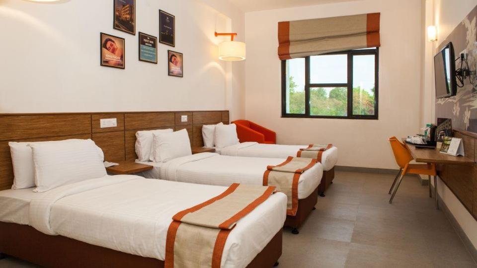 Max Hotels Jabalpur Bagian luar foto