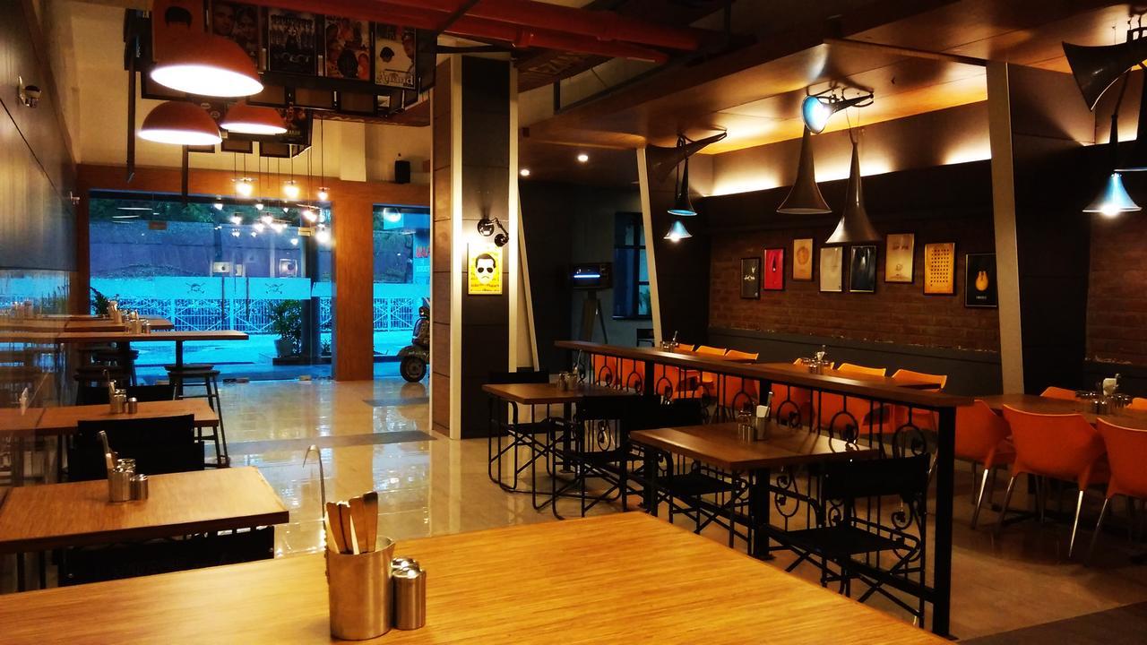 Max Hotels Jabalpur Bagian luar foto
