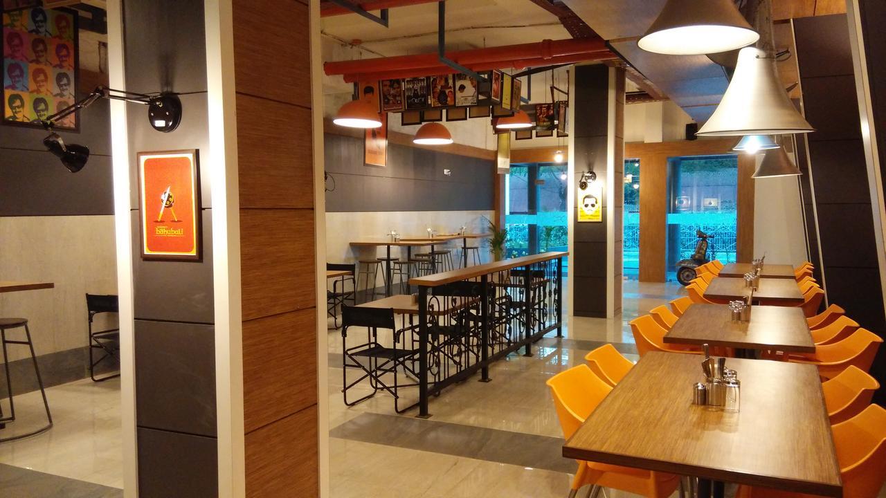 Max Hotels Jabalpur Bagian luar foto