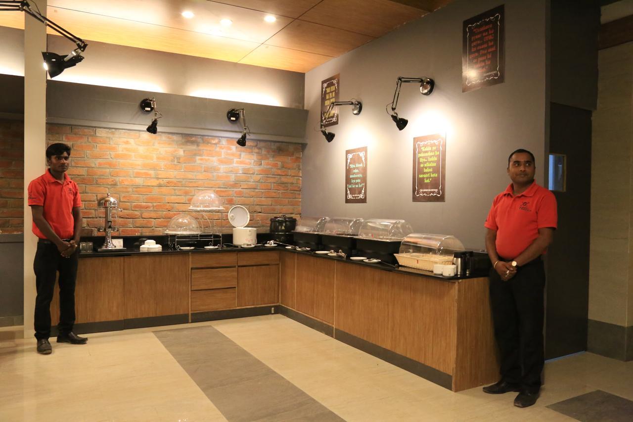Max Hotels Jabalpur Bagian luar foto