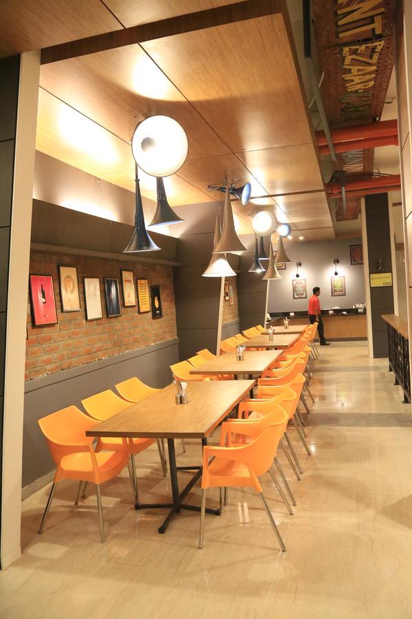 Max Hotels Jabalpur Bagian luar foto