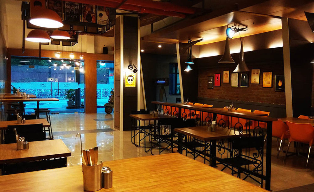 Max Hotels Jabalpur Bagian luar foto